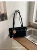 Bolso grande de mujer estilo retro, nuevo modelo de otoño 2026, bolso de hombro de alta gama para el día a día, bolso de axila moderno y versátil