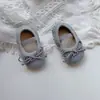 Zapatos nuevos de primavera 2024 para bebé estilo western para niñas de bebé, antideslizantes, con tacón anticaída, zapatos para niños pequeños, cuero genuino, zapatos de suela blanda Yangjing