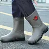Botas de lluvia hasta la pantorrilla para hombre, botas de lluvia antideslizantes, zapatos impermeables estilo coreano, botas de agua de pesca de moda, zapatos de goma duraderos para adultos para lavar el coche