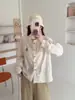 Camisa Branca Feminina Casual Slim-Fit Manga Longa Bordado de Urso Estilo Japonês Jovem Outono 2025 Nova