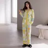 Pijama para Mujer 2025 Nuevo Estilo Invierno Conjunto de Manga Larga y Pantalón Largo, Adecuado para Usar Afuera, Ropa de Casa Ligera para Primavera y Otoño, Fabricante Mayorista