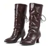 Nuevas botines de tacón de gatito con punta, estilo europeo y americano, con ribete de volantes, diseño de cordones y detalles plisados, disponibles en tallas grandes, botines retro de media pantorrilla para mujer para comercio transfronterizo