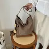 Bolso bandolera de gran capacidad para mujer, nuevo modelo de verano 2026, moda casual de nicho, bolso de hombro ligero para ir al trabajo, bolso tipo cubo