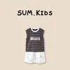 Conjunto de Verão para Bebê Menino 2026 Novo Conjunto Casual de Duas Peças com Camiseta de Manga Curta com Listras e Estampa de Letras e Shorts para Crianças Pequenas Tendência