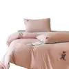 2026 Nuevo Set de Cuatro Piezas de Algodón Cepillado con Bordado de Osito de Peluche para Cama de 1.2m Set de Tres Piezas
