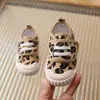 Zapatos Casuales para Niños Zapatos de Lona Suela Suave Zapatos de Caña Baja Primavera y Otoño Velcro Zapatos Blancos Zapatos Planos para Niños y Niñas Zapatos para Niños Pequeños