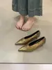 Zapatos de tacón alto con punta para mujer, nueva colección primavera/otoño, diseño sexy de escote en V, piel suave, tacones finos, estilo retro, tacones versátiles