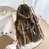 Bufanda a Cuadros Estilo Coreano para Mujer, Invierno Delgada Rayada Estudiante Cálida Espesa Cachemira Sintética Chal Largo Calentador de Cuello Venta al por Mayor
