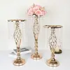 Adereços de Casamento Estilo Europeu Vaso de Flores de Ferro Forjado Decoração da Mesa Principal Arrumador de Flores Mesa de Assinaturas Suporte de Flores de Cristal Recipientes Ornamentos de Flores de Mesa