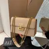 Nova bolsa de mão feminina vintage europeia e americana, bolsa de ombro, bolsa transversal criativa, bolsa quadrada pequena com corrente da moda para mulheres