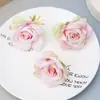 Estilo Europeo Flor de Rosa Pequeña Tela de Seda Decoración Retro Atmósfera de Paisaje Flor Artificial DIY Accesorios de Flor Seca Flor de Plástico