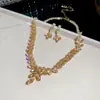 Set de Aretes y Collar de Zirconia Roja en Forma de Gota de Agua Transfronterizo Europeo y Americano, Cadena para Clavícula de Lujo Ligero de Nicho, Set de Joyería de Alta Gama
