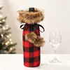 Nuevas Decoraciones Navideñas Cubierta de vino a cuadros navideños simulación bola de pelo de lazo cuadros rojos navideños cuadros negros cubierta de vino