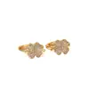 Pendientes Coreanos de Trébol de Cuatro Hojas con Circonita Microincrustada, Pendientes Simples Pequeños y Exquisitos de Lujo Ligero Dongdaemun Transfronterizos, Aros para Orejas al por Mayor