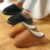 2026 Novo Modelo Transfronteiriço Cor Sólida Retalhos de Couro Sintético Pantufas Domésticas Sola Grossa Antiderrapante Leve Quente Pantufas de Algodão para Mulheres