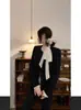 1660 Otoño e Invierno Nuevo Diseño Francés Encaje Top Ajustado Delgado Nuevo Ajustado Camisa Base Lisa Mujer