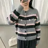 Cárdigan de punto suave y acogedor a rayas para mujer, estilo vintage nuevo de otoño e invierno, holgado y casual con bordado de margaritas, chaqueta suéter top