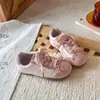 Zapatillas de Entrenamiento Alemanas para Niños 2026 Otoño Nuevo Estilo Antideslizantes Resistentes al Desgaste Niña Pequeña Cómodas Suela Suave Zapatos Casuales Moda Zapatos Individuales Modernos