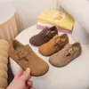 Zapatos Birkenstock para niños, nueva colección primavera/otoño/invierno 2026 para niñas, zapatos de bebé de suela blanda, zapatos de estudiante de un solo color, zapatos pequeños de cuero