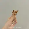 Broche Festivo de Año Nuevo con Fuegos Artificiales Dorados y Rojos para Mujer, Lujo Ligero, Gama Alta, Exquisito, Moderno, Accesorio Versátil para Traje y Suéter