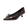 Zapatos de Charol con Tacón Bajo y Lazo, Zapatos Individuales Marrones de Boca Baja para Mujer, Tacón de Gato, Cómodos para el Trayecto, Principios de Primavera 2026