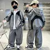 Conjunto de Roupa de Outono para Meninos: Conjunto de Duas Peças: Jaqueta com Capuz e Calça de Pernas Largas, Estilo Coreano Casual Esportivo Tendência para Crianças Mais Velhas, Nova Coleção de Outono