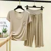 Conjunto de dos piezas de camiseta de manga corta con cuello redondo y bolsillo de modal y pantalones cropped holgados de cintura alta, atuendo de verano fino talla grande