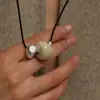 Colar de Corda com Frutas Cor de Marfim Tinta, Design de Nicho de Luxo Leve, Sensação de Alto Padrão, Corrente Simples e Elegante para Clavícula, Corrente para Suéter para Mulheres