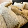 Acabamento totalmente fosco, design de pompom de coelho retrô, conjunto de cama de quatro peças espessado para o inverno, apresentando lençóis e capas de edredom de veludo de leite e fleece de coral bordado