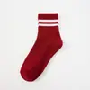 Nuevos calcetines para mujer calcetines de dos rayas japonesas calcetines para parejas puesto calcetines de algodón retro fabricantes al por mayor