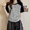 Camiseta Regular de Ombro a Ombro Transfronteiriça Manga Curta Feminina 2026 Novo Verão Emagrecedora Coreana Color-Blocking Raglan Linha A Retrô Americana Top Curto