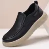 Zapatos casuales para hombre, nueva colección otoño/primavera, de suela gruesa, versátiles, modernos, de suela blanda, mocasines slip-on ligeros, adecuados para ropa de negocios