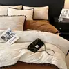 Juego de Ropa de Cama de Leche Gruesa Tallada Cuatro Piezas Más Terciopelo Coral Franela Sábana Falda de Cama Funda de Edredón Juego de Tres Piezas Suministros
