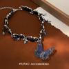 Collar con colgante de mariposa azul vintage 2024, nuevo diseño de nicho de la industria pesada, collar de alta gama Sense Spice Girl, combinable con todo.
