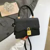 Bolsas de Alta Gama para Mujer 2026 Primavera Nuevo Estilo Bolso de Hombro para Viajes Cotidianos Moda Diseño Sencillo de Nicho Bolso de Hombro Único Cruzado