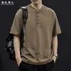 Camiseta Masculina Manga Curta Gola Henley Fluida Lyocell Tencel, 26 Novos Estilos, Caimento Solto, Tamanho Grande, Roupa Casual Texturizada com Botão