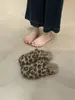 Nuevos Zapatos Planos de Suela Gruesa Grises 2025 Forro Interior Cálido de Felpa Aumento Interno Peludos Semi-Zueco Exterior Suela Gruesa Birkenstock para Mujer Otoño e Invierno