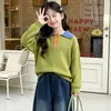 Suéter de otoño estilo coreano con cuello polo de color liso, camisa base de punto de manga larga ajustada para niñas, moderno y a la moda para mujeres en otoño
