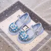 Zapatos individuales para niña de boca baja 2025 verano nuevos moda pedrería zapatos de actuación para niños nuevos zapatos de cuero para niña de suela blanda