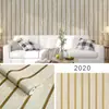 Papel pintado autoadhesivo de PVC a rayas para renovación transfronteriza con patrón de rejilla de veta de madera, papel pintado pelable y pegable