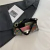 Bolsas Personalizadas para Mulheres 2025 Nova Moda Tendência Bolsa Personalizada de Nicho em Forma de Meia-Lua Bolsa Quadrada Pequena de Mão Casual com Padrão de Crocodilo