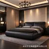 Cama de Arte em Couro Minimalista Italiana Preta Estofada de Chão Casal Moderna Simples Quarto Principal Luxo Discreto Cama de Casamento
