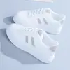 Nuevas Zapatillas Deportivas Blancas de Mujer Moda Coreana Transpirables Versátiles de Suela Gruesa para Primavera y Verano 2026 Zapatos de Mujer
