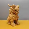 Enfeites de Buxo Esculpido de Unicórnio de Três Olhos Besta Mítica Auspiciosa Baize para Atrair Riqueza e Transferir Ornaments de Sala de Estar Chineses Esculpidos em Madeira Maciça