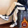 Pantalones largos de pana con forro polar para hombre, otoño e invierno, estilo Hong Kong de alta costura moderno, joggers deportivos de peso pesado, pantalones casuales con puños elásticos