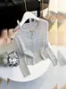 Nuevo Top Interior de Punto Ajustado con Cuello en V para Mujer Otoño 2026 Diseño Único de Botones Elegante Top de Manga Larga