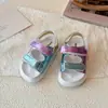 Sandalias para Niñas Sandalias Romanas para Niñas Verano Uso al Aire Libre 2026 Nuevas Sandalias de Suela Gruesa Coloridas Estilo Chanel
