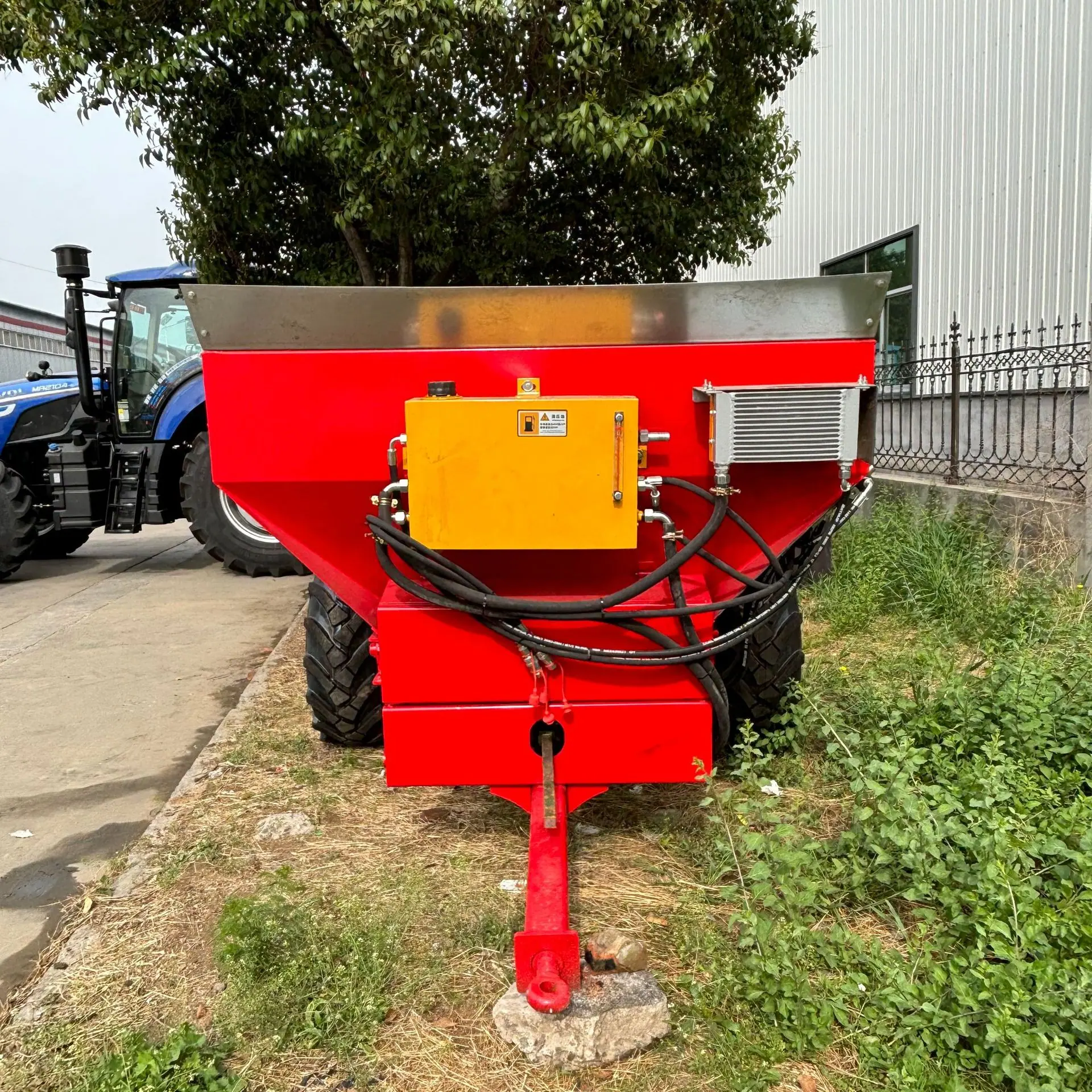 多功能撒肥车 4.jpg