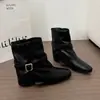 Botas ankle versáteis de outono, novo estilo de moda para mulheres, com saltos grossos e design plissado, estilo 2026