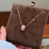 Libro Rojo Explosivo Retro Francés Manoir de Rose Luton Collar Lujo Ligero Nicho Elegante Cadena para Clavícula Versátil para Mujer